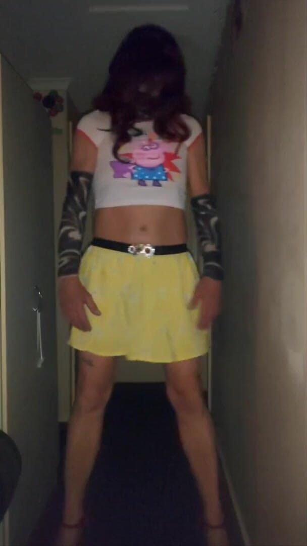 Lizzaali: Teasing in my little yellow skirt no pantys ,i was a...