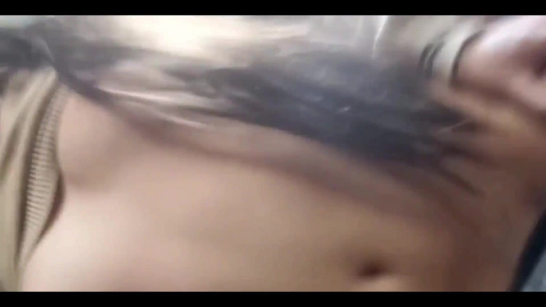 Astrid Cute: 现在就抬起你的裙子！我让我的学生女友今天在课堂上不要穿内衣，这样我就可以以后操她了