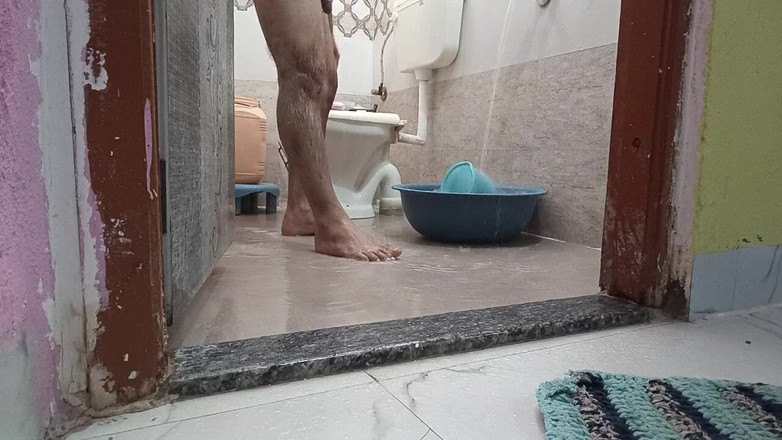 LovedSunsine1990: Desideri fare un bagno nudo con me?