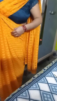 Very Beautiful Bhabhi in Yellow Saree