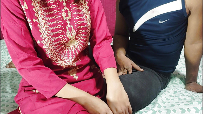 KavitaBhabhi: Üvey kız kardeşimin odasında dinleniyorum ve oynuyoruz