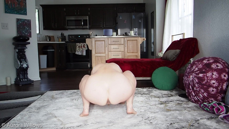 Aurora Willows: Naked yoga day