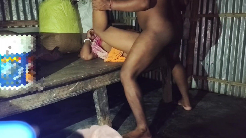 Dogrupali69: 叔母と夫のセックスを楽しむ