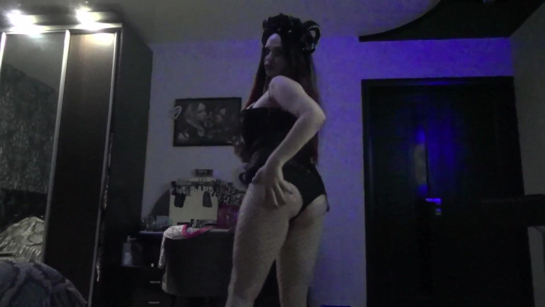 Goddess Misha Goldy: Oiled feet seduction from Succubus