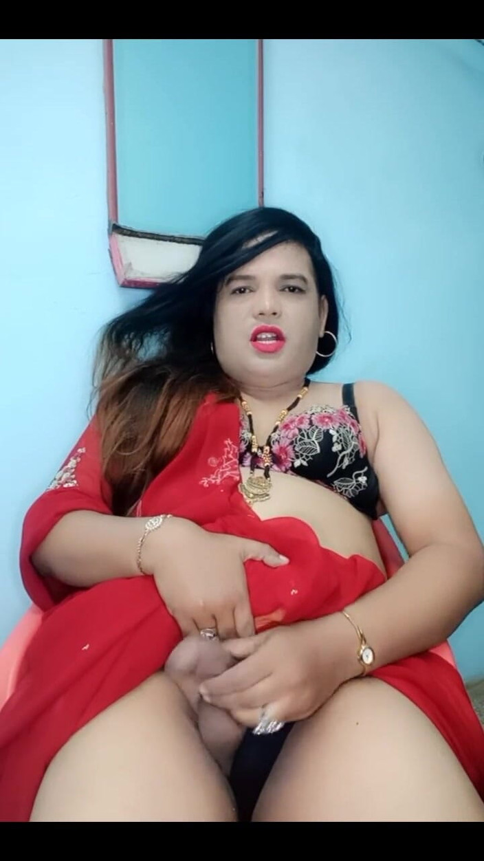 Indiansissychubby: Au travail, je ne peux pas retenir mon sperme