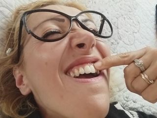 Savannah fetish dream: My Teeth and Gums!