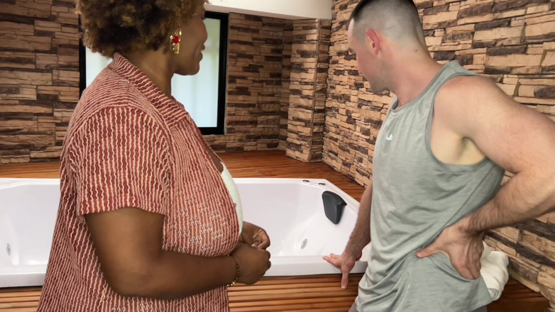 Andres Acosta: Une MILF Noire Aux Seins Naturels Énormes Trompe Son Mari Avec...