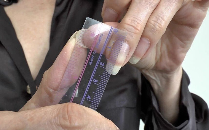 Lady Victoria Valente: Măsurarea unghiilor pe mâinile frumoase