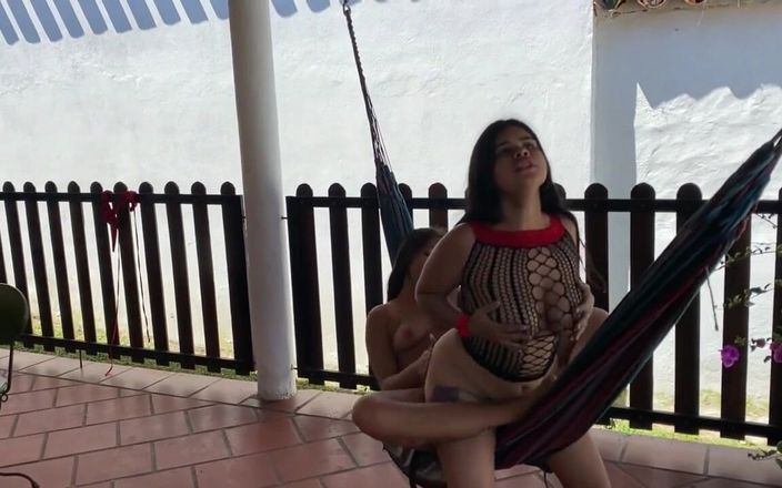 SAMANTA: 和我的继女玩女同性爱