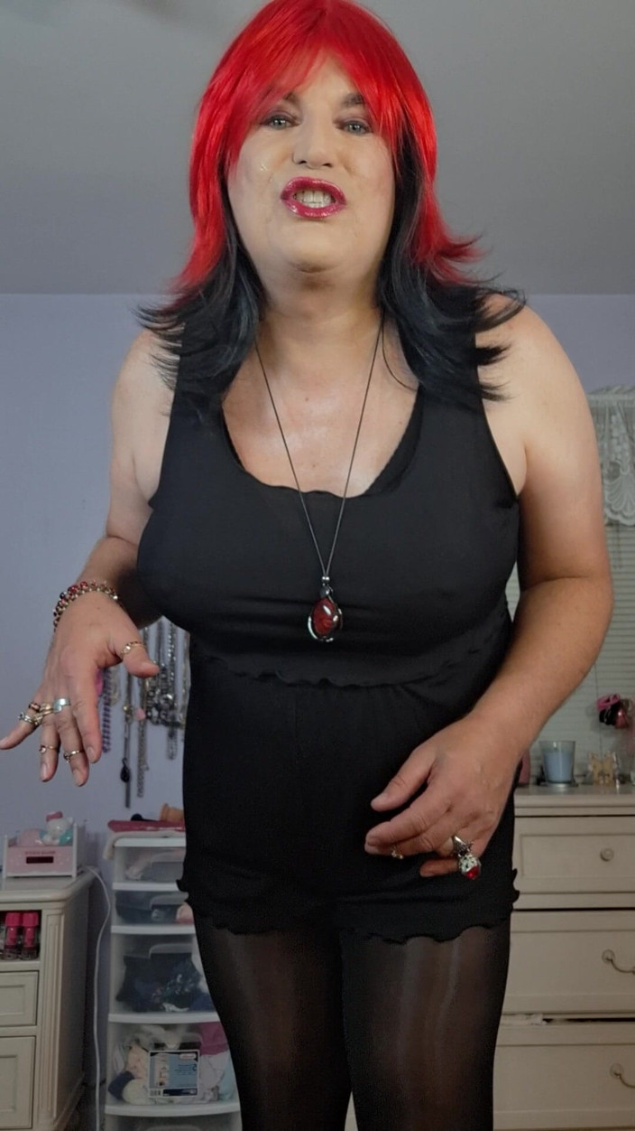 Victoria Lecherri: Going Out in Shiny Black Pantyhose!