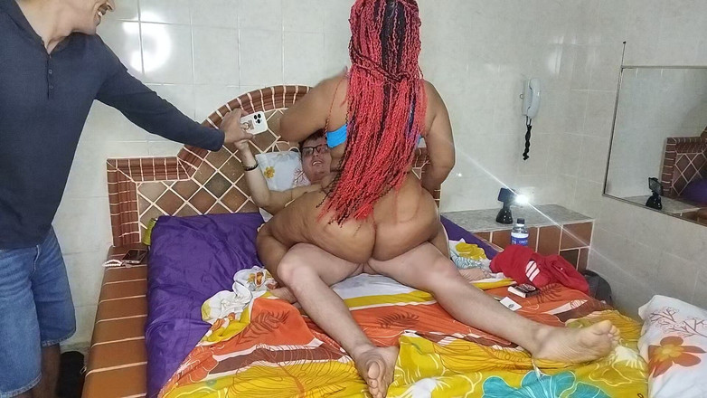 Crisanto999: Chystám se oslavit se svým nevlastním synovcem jedu se svým...