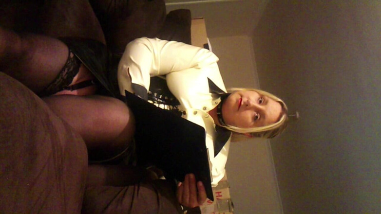 UKhousewife: Padrona di lattice valutazione 2