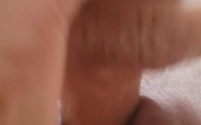 Horny milf candy: Mijn grote dildo neuken