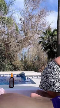 In der Sonne am pool Urlaubssex