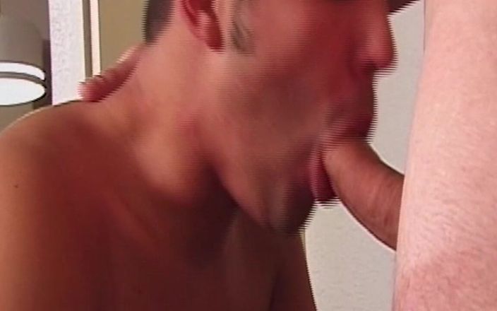 Just X Gays porn: Bố tự tin tận hưởng miệng của twink của mình -...
