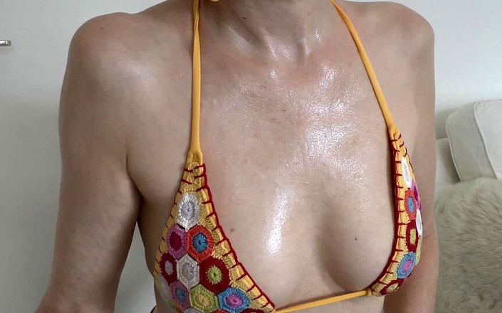 Lady Victoria Valente: Fet hals och decollete