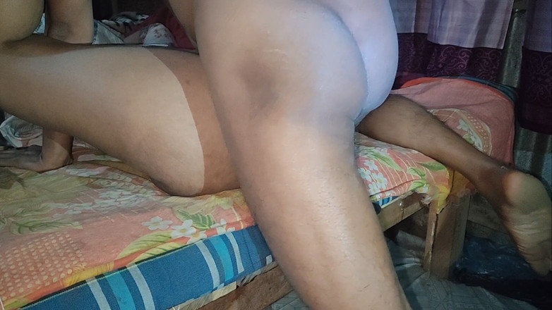 Rozi: Vreemdgaande hete koppels neuken terwijl ze alleen in de kamer...