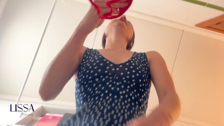 Lissa Brown: VEDERE LA PERSOANA 1 Ești o toaletă umană