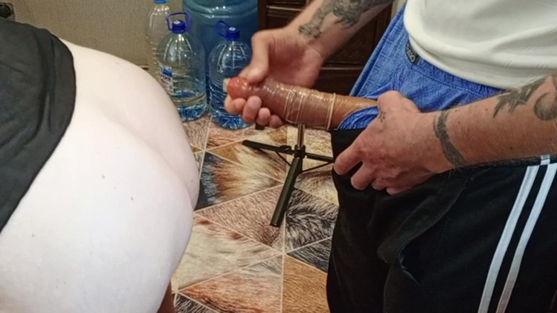 Zona901: Suami saya dalam perjalanan perniagaan dan orang asing mengongkek saya