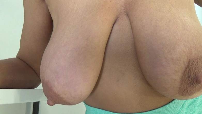 AnnaBUST: Романтическое соло больших отвисшими сиськами