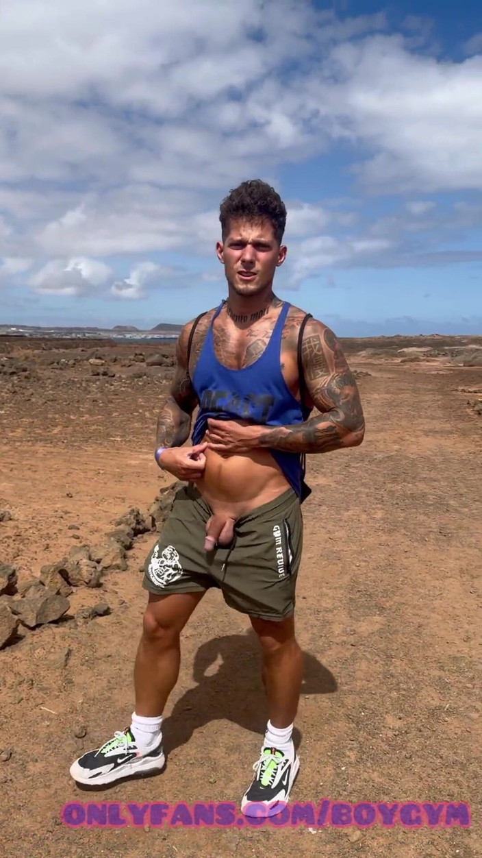 BoyGym: Đi tiểu trong sa mạc