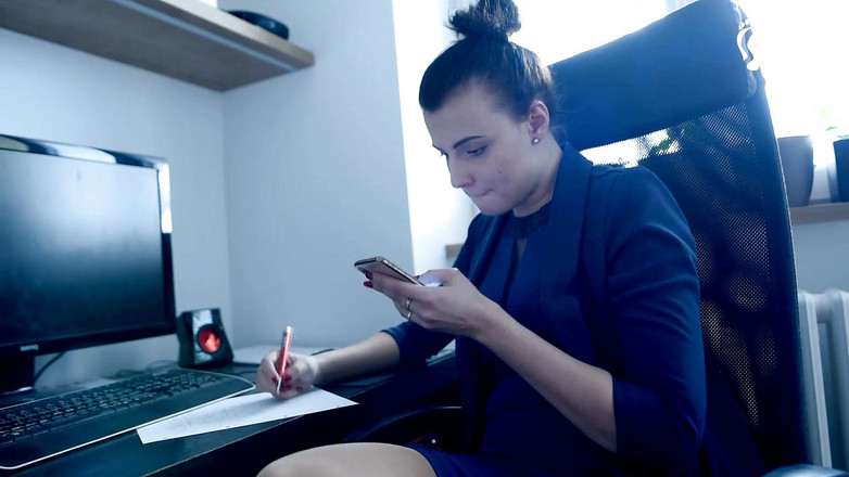 Czech Soles - foot fetish content: Hai di nuovo incasinato il lavoro? I miei piedi ti...