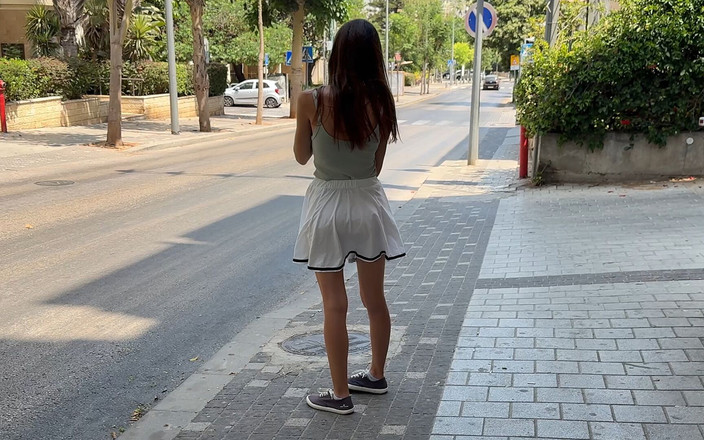 Amelia Amour: Pervert mendekati saya di Stesen Bas... Saya tidak dapat menahan...