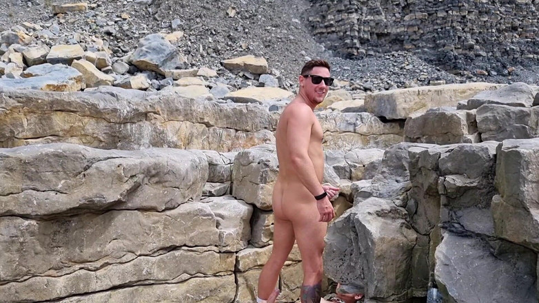 gaynaughtywelsh: 3way ngentot di pantai telanjang