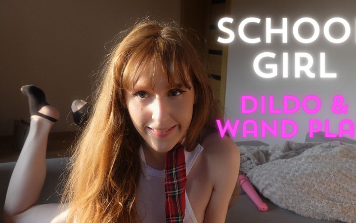 HotRedWildcat: Masturbatie in Schoolmeisjespak Met Vibratort En Dildo