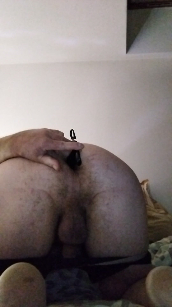 AnaMkeith: Thủ dâm kín đáo với một đồ chơi trong đít của tôi