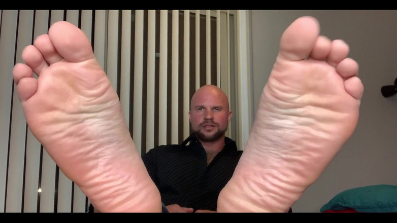 Jasons feet: Вы берете собеседование на работу помощника