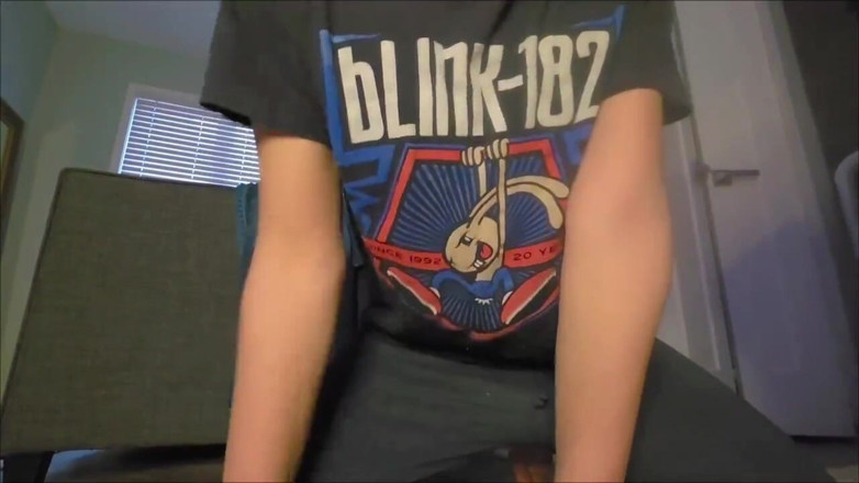 Kinkytwinkpamps: Blonde Twink Shrinks You Licks &amp; Kisses You