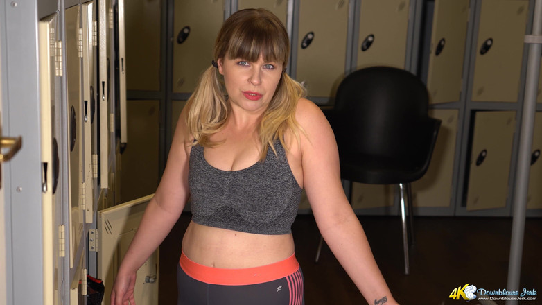 DownblouseJerk: Anna Belle - berpeluh di gim