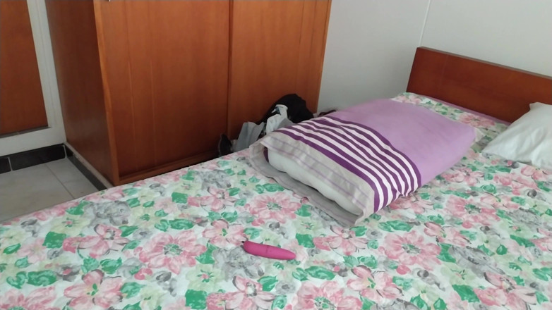 HannalTv: Perra sexy ama la polla grande, bebe pis traga semen...