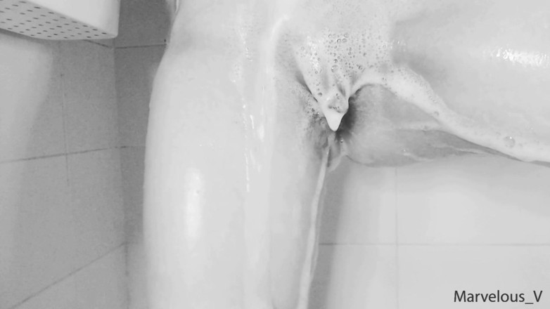 Marvelous V: Remaja amatur panas seksi mengusik di bilik mandi menggesel pepeknya...