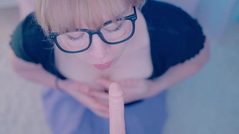 Jolie Lyon: Bạn thân nhất của chị kế là một diễn viên...