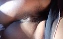 Super sexy ebony cuties: Power piss açık havada götümü sallıyor amcığımı ovuyor