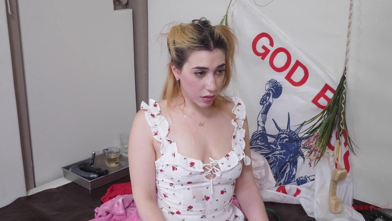 Assylum & Slavemouth: nastolatka PAWG dostaje szorstki anal, sikanie i zjada ogromną ilość...