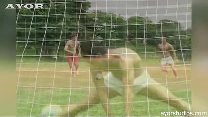 AYOR studios: Kawan-kawan di padang bertukar menjadi kawan-kawan yang menghisap zakar!