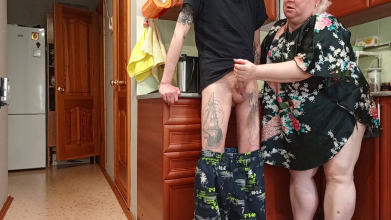 Zona901: Arkadaşımın ağzına ateşli dölle boşalıyorum ve yutuyor