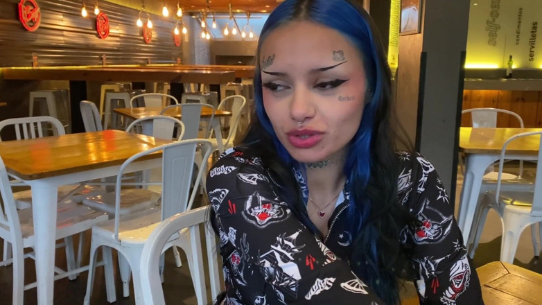 ShortsXXX: Doce garota me pede sexo