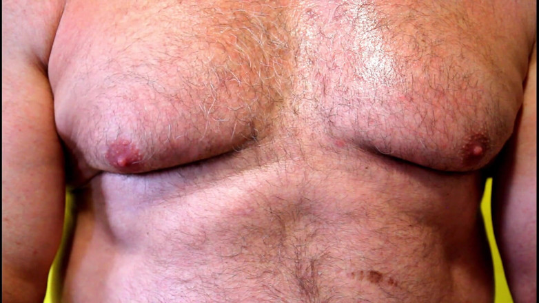 Gaybear1966: Tată vitreg cu burtă mare, homosexual, se cu un musculos...