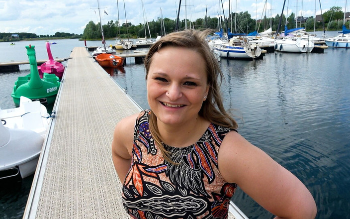 Andy Star: Riskabelt Pedalboat-knulla creampie mitt i sjön