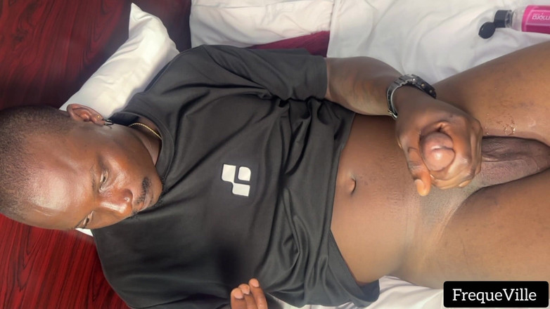 FrequeVille: Je branle ma grosse bite noire africaine
