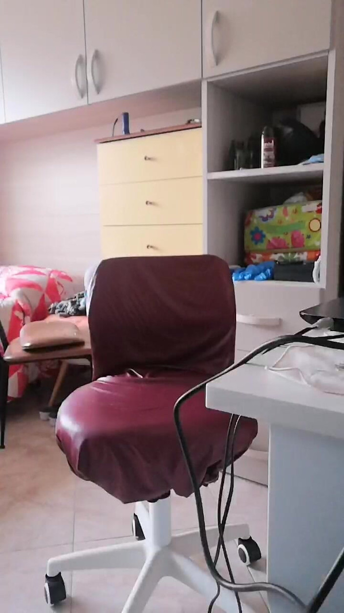 Setesesso7: İdrar ediyorum, penisimin ucunu idrarımın içine batırıyorum ve sert penisimi...