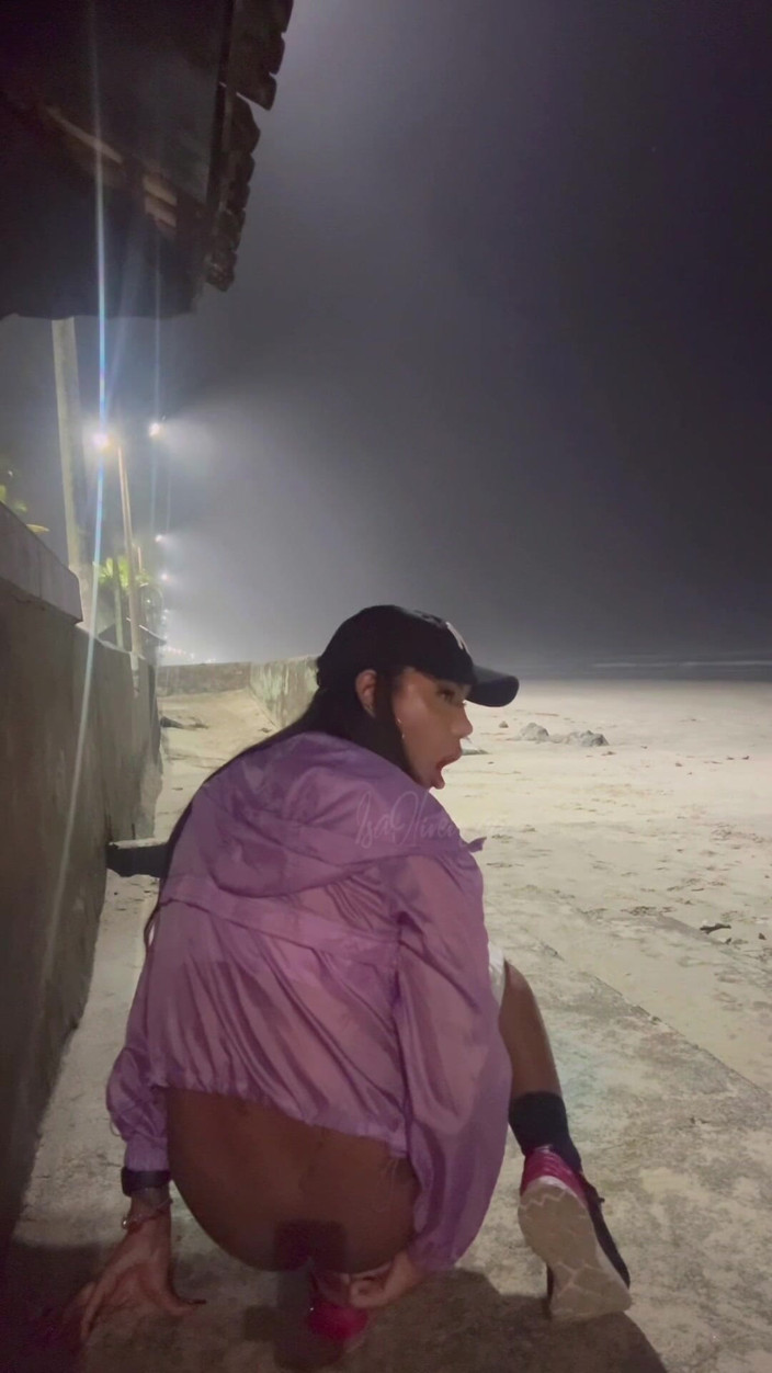 Isa Oliveira: I Went Out for a Walk to the Beach and...