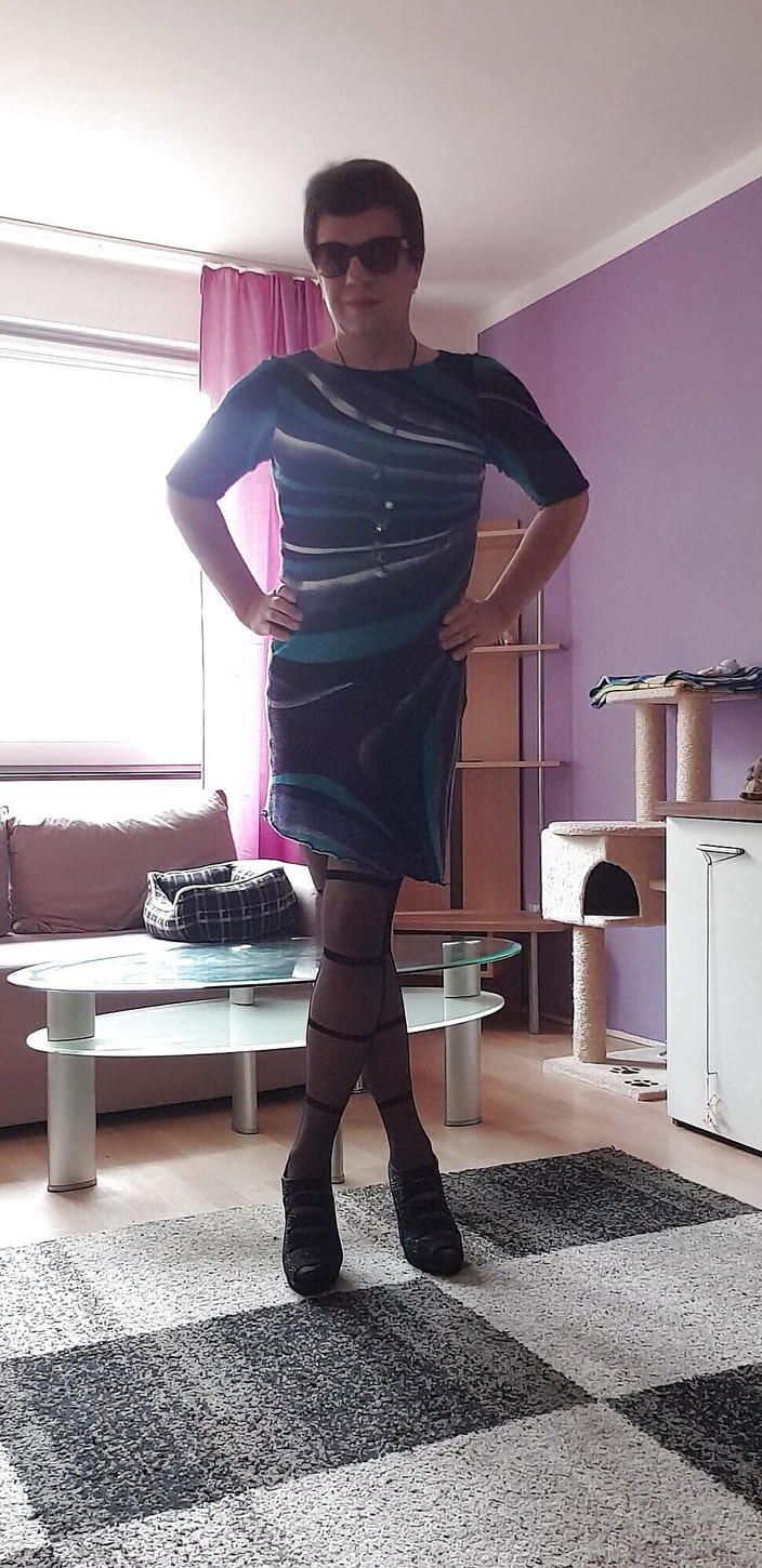 PetraNylon: Ciao. Eccomi di nuovo qui... nel frattempo ho avuto riunioni...