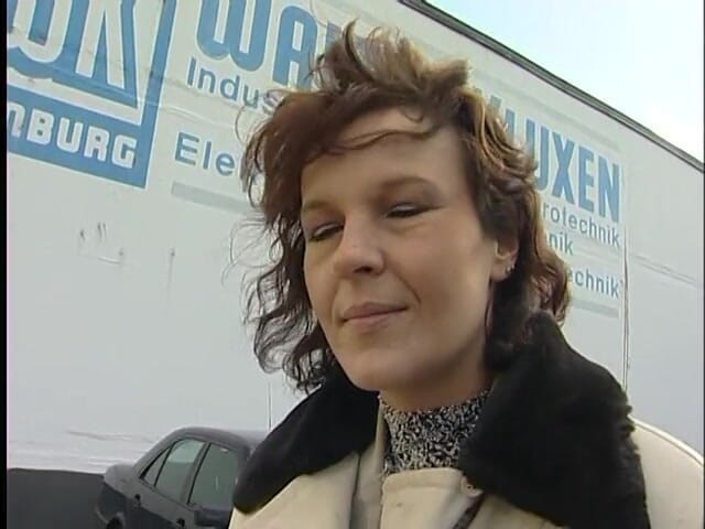 POV Orgasms: Elle lui taille une pipe incroyable sur le parking