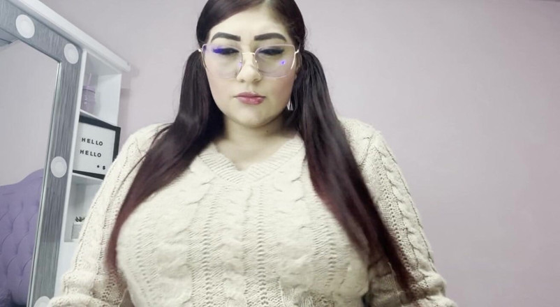 JULY TOMAS: 내 가슴을 빨아줘, 아주 섹시하고 곡선미 있는 백인 여자와 함께 조이