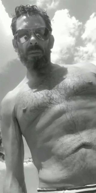 BBIG: "Admire ton supérieur, ta bosse, tout !"